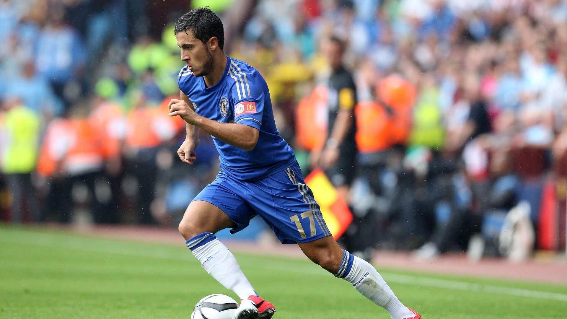 中国足球俱乐部开展球迷见面会增进互动，中国足球的球迷们